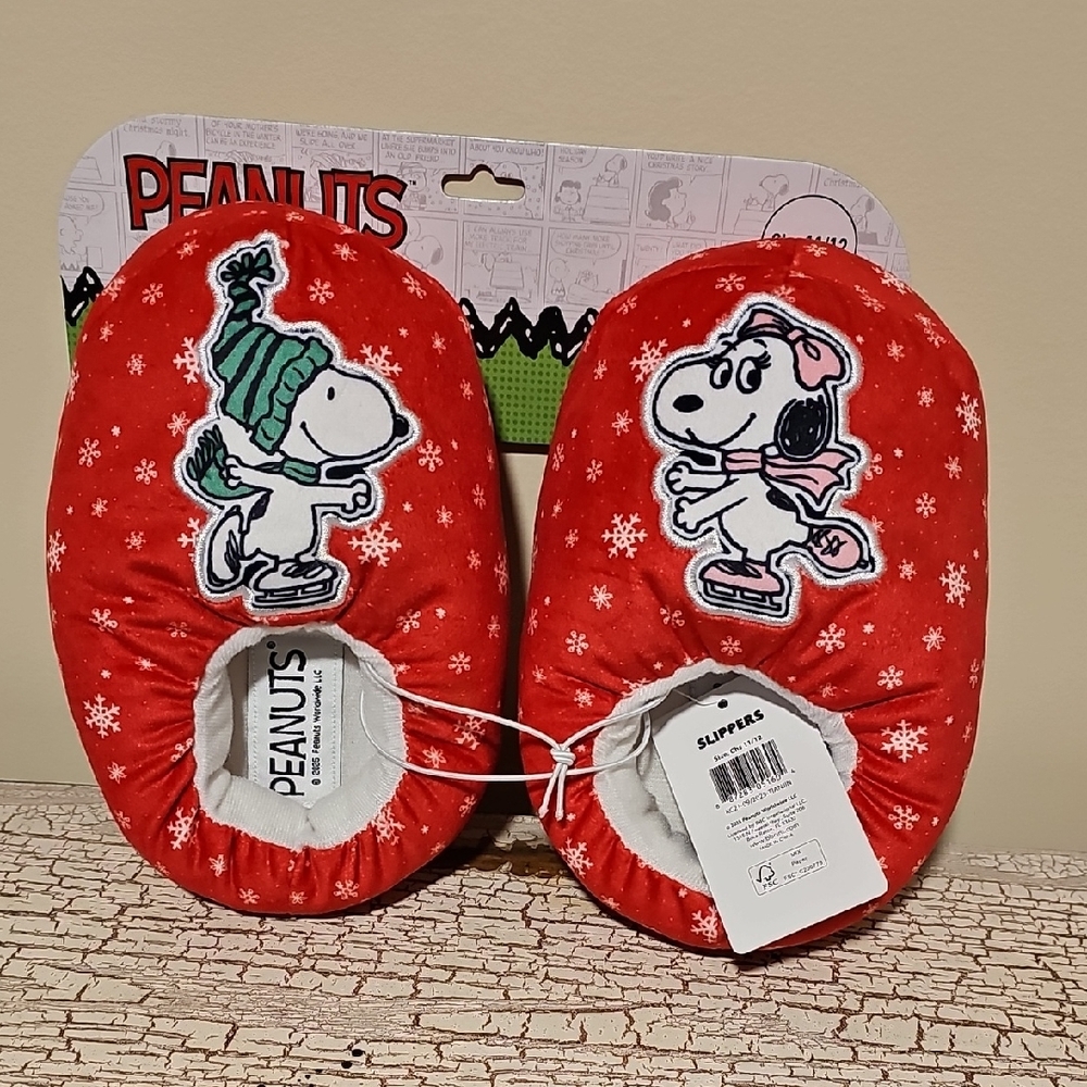 Peanuts Red Snoopy Winter Slippers
